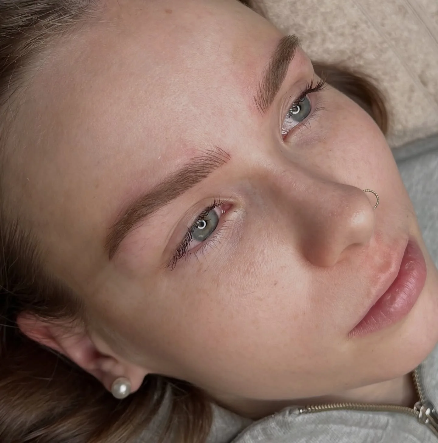 Mit&auml; jos sun toiveena olis saada huolitellut, luonnollisen kauniit ja pesunkest&auml;v&auml;t kulmat? 😍 

Varatulla ajalla suunnitellaan yhdess&auml; sun toiveiden mukainen lopputulos aina v&auml;ris&auml;vyst&auml; muotoon ja tekniikkaan. 

Pi