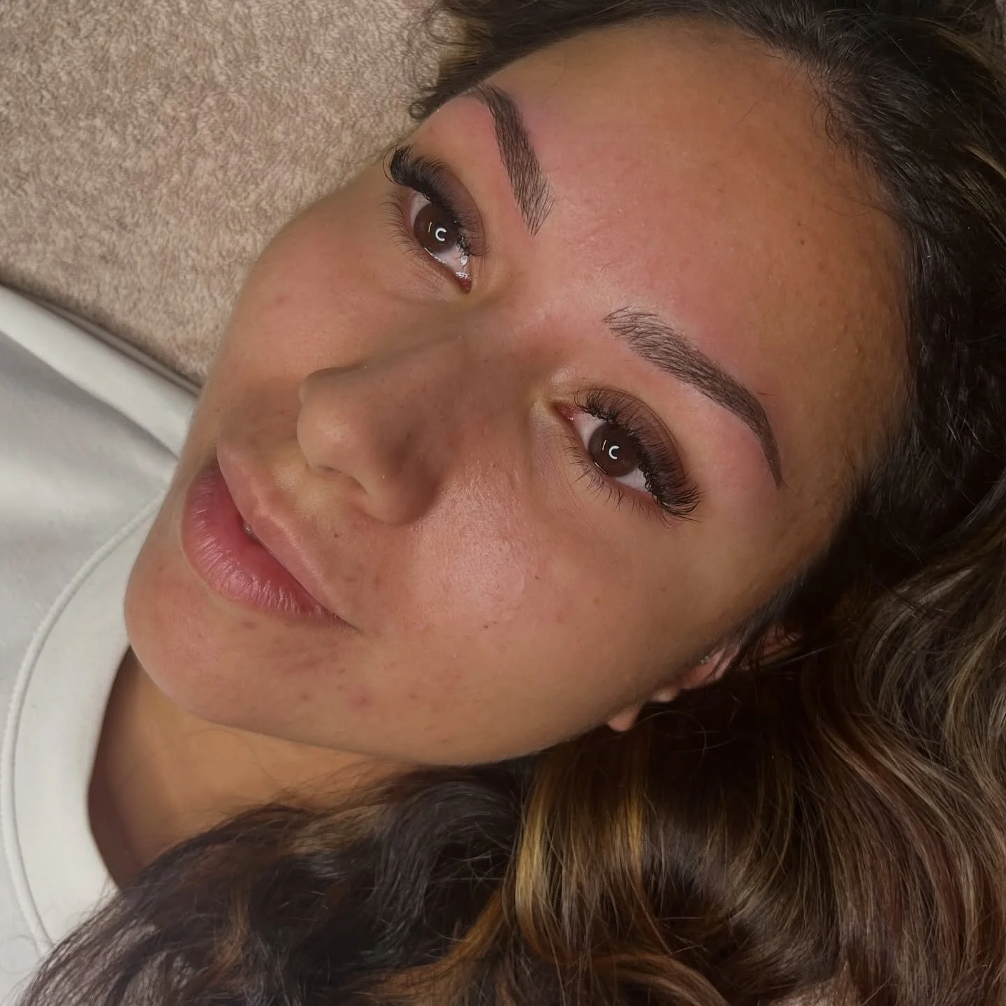 MICROBLADING &amp; SHADOW

Yhdistelm&auml;tekniikka mill&auml; saadaan tehty&auml; luonnolliset, mutta silti n&auml;ytt&auml;v&auml;t kulmat, jotka mitataan ja suunnitellaan tarkkaan sinun kasvoihin sopiviksi. ❤️

Varattu aika sis&auml;lt&auml;&auml;