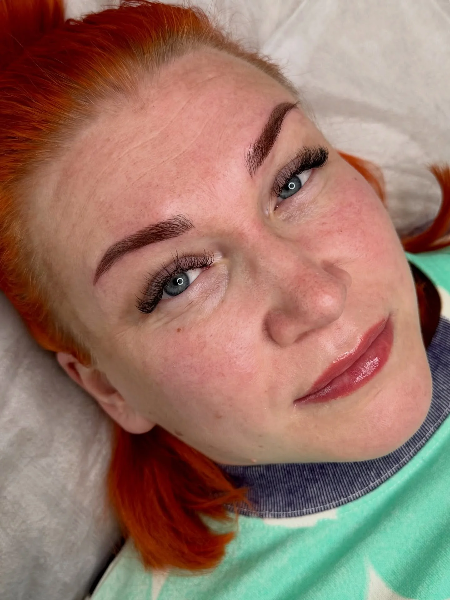 Kulmien &amp; huulten pigmentointi samalla k&auml;ynnill&auml;? 😍 

Voit varata molemmat pigmentoinnit kerralla ja s&auml;&auml;st&auml;t aikaa sek&auml; rahaa, sill&auml; yhdistelm&auml;pigmentoinnit saa aina hieman edullisemmalla hinnalla. N&auml;