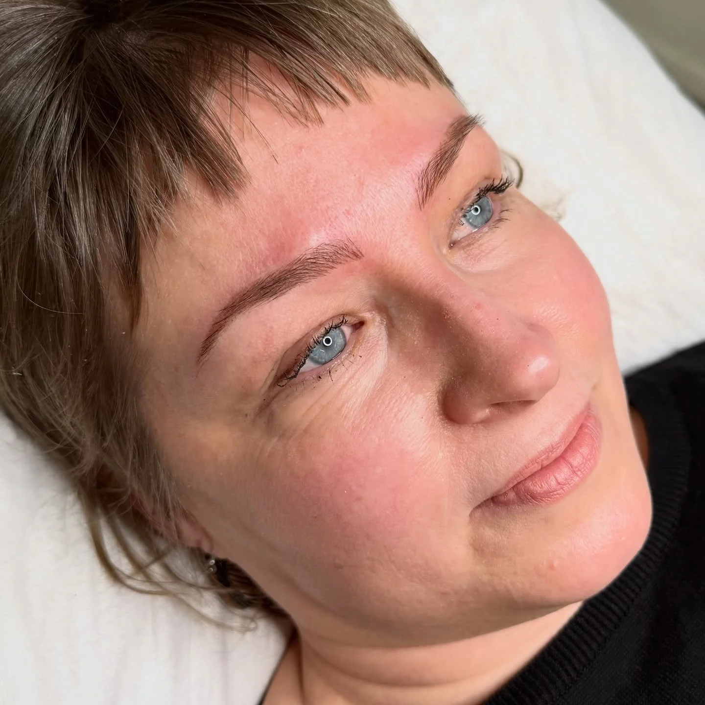 NANOCOMBO💗

Eli t&auml;ysin koneella tehty tekniikka miss&auml; karvamainen j&auml;lki sek&auml; pehme&auml; puuterinen pohjas&auml;vy yhdistet&auml;&auml;n. T&auml;&auml; tekniikka on parhain eritoten sinulle jos microblading ei sovi ihotyypin vuok