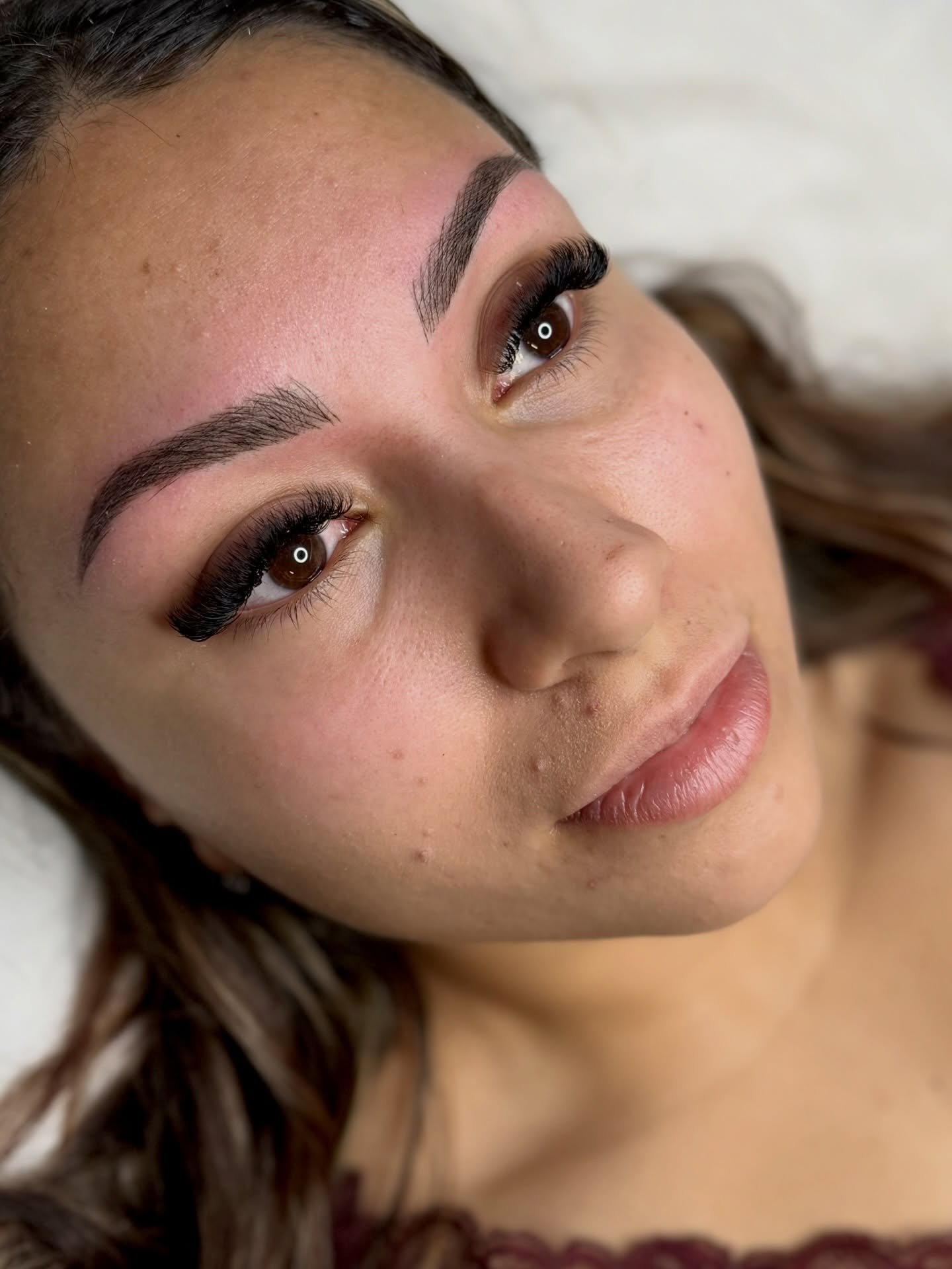 COMBOBROWS 💗 

On olemassa useita erilaisia pigmentointitekniikoita, ja oikea tekniikka valitaan aina ihotyypin ja toiveiden pohjalta. T&auml;m&auml;n vuoden suosituin tekniikka on ollut ehdottomasti combobrows eli kahden eri pigmentointitekniikan y