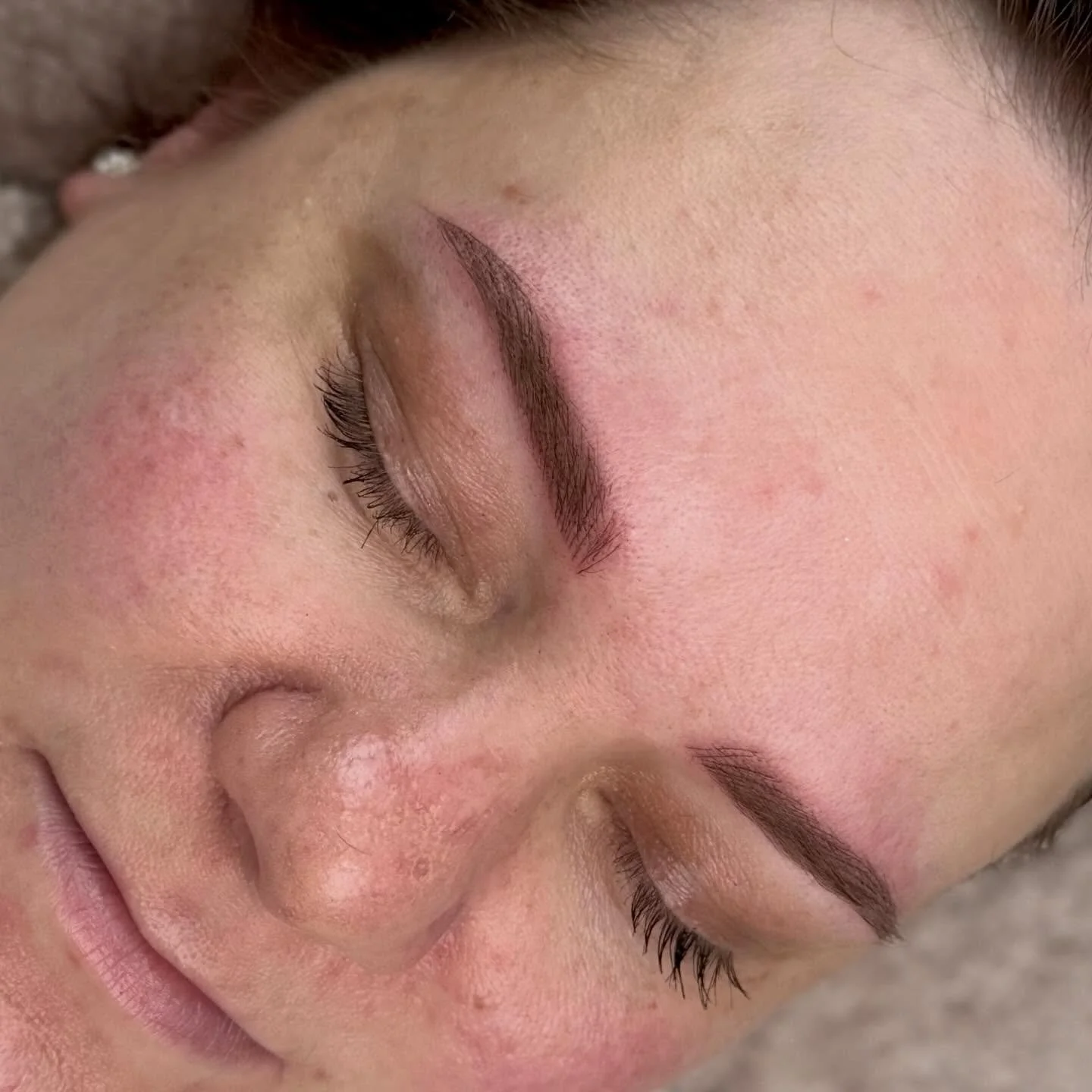 T&auml;ydelliset kulmat 24/7? ❤️ 

- ei en&auml;&auml; levinneit&auml; meikkej&auml;.
- kulmat, jotka pysyy urheillessa, uidessa, helteell&auml; jne!
- aina huoliteltu ja luonnollinen ilme.
- yksil&ouml;llisesti sinun toiveisiin ja kasvonpiirteisiin 