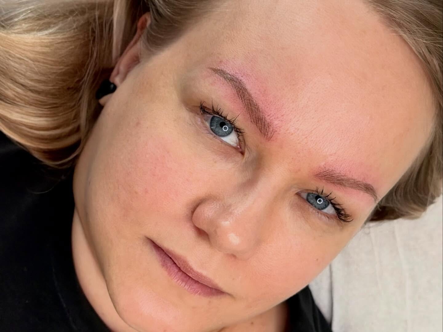 Kevyt, huoliteltu &amp; siro  lopputulos? ✨ 

Pigmentoinnit nykyaikaisilla tekniikoilla antaa paljon mahdollisuuksia erilaisiin lopputuloksiin. Luonnollisuus ja ajattomuus on aina t&auml;rkeint&auml;, silloin lopputulos ei kyll&auml;stytyt&auml; vuos