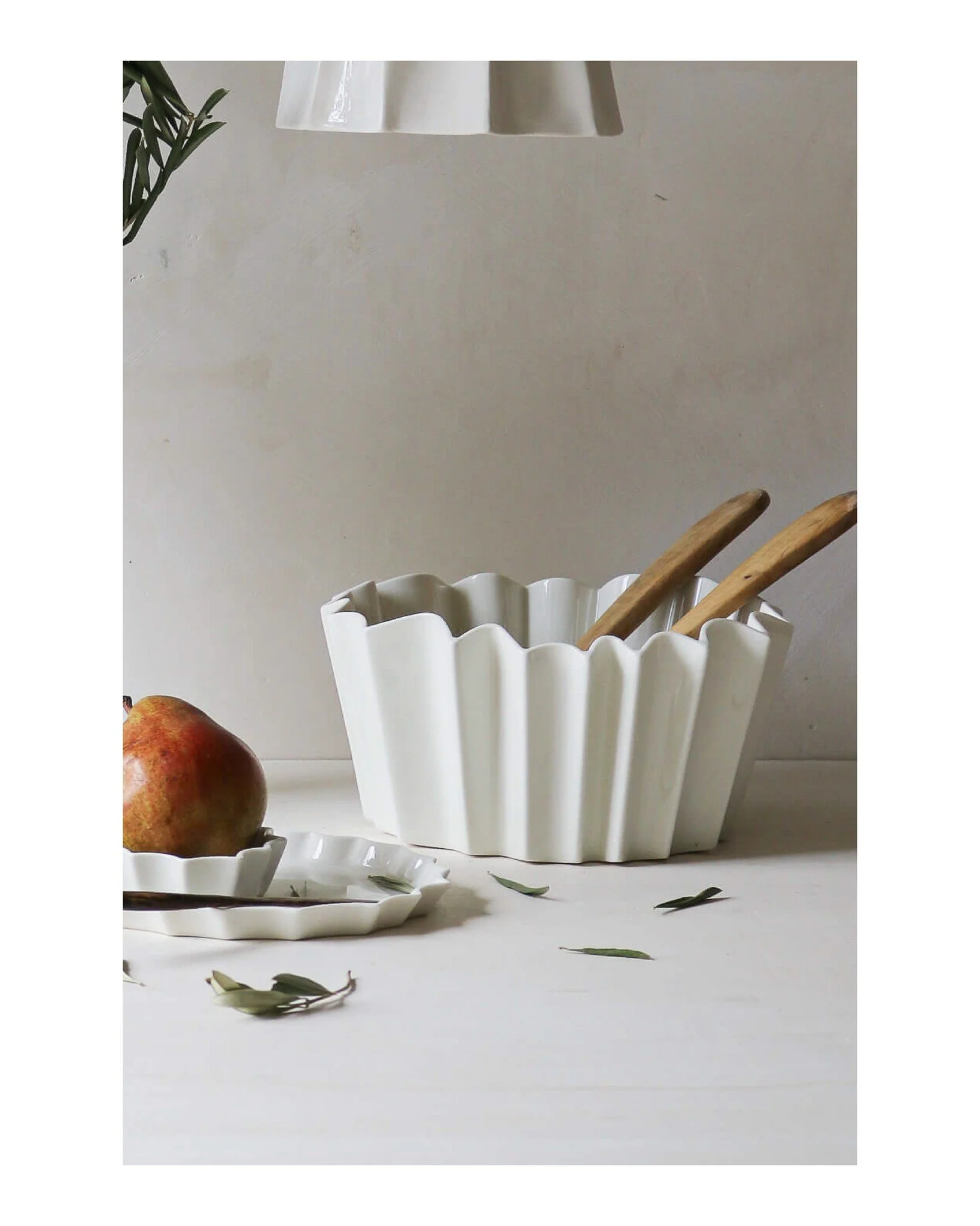 Tout comme les saisons, il y a des pi&egrave;ces iconiques qui s&rsquo;en vont un temps mais qui reviennent toujours. Retrouvez un r&eacute;assort de saladier canel&eacute; sur notre site... 
-
Just like the seasons, there are iconic pieces that go a