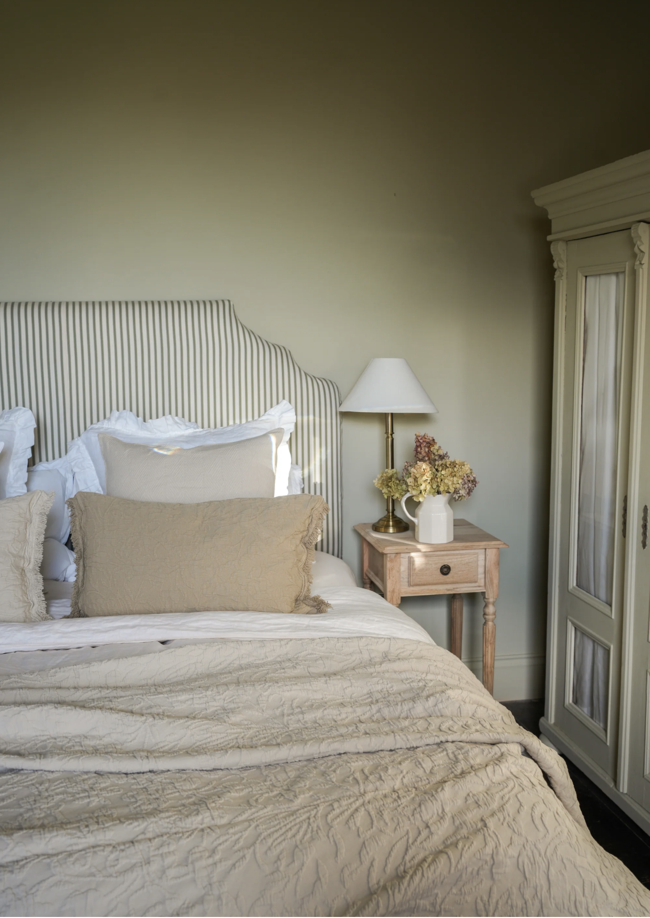 Textured Bedspread Antique White