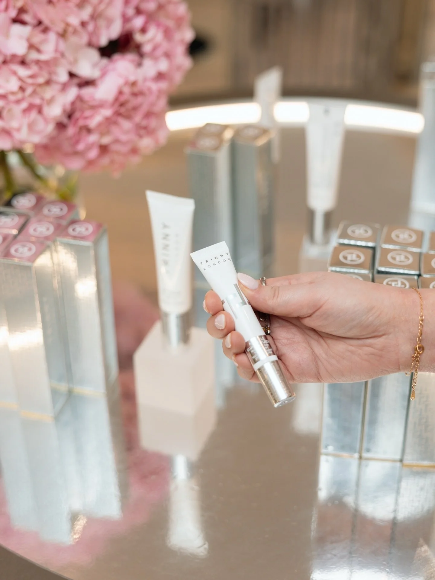 @trinnylondon masterclass with @vincentford for the launch of the Miracle Blur Balm Diffuser🪄