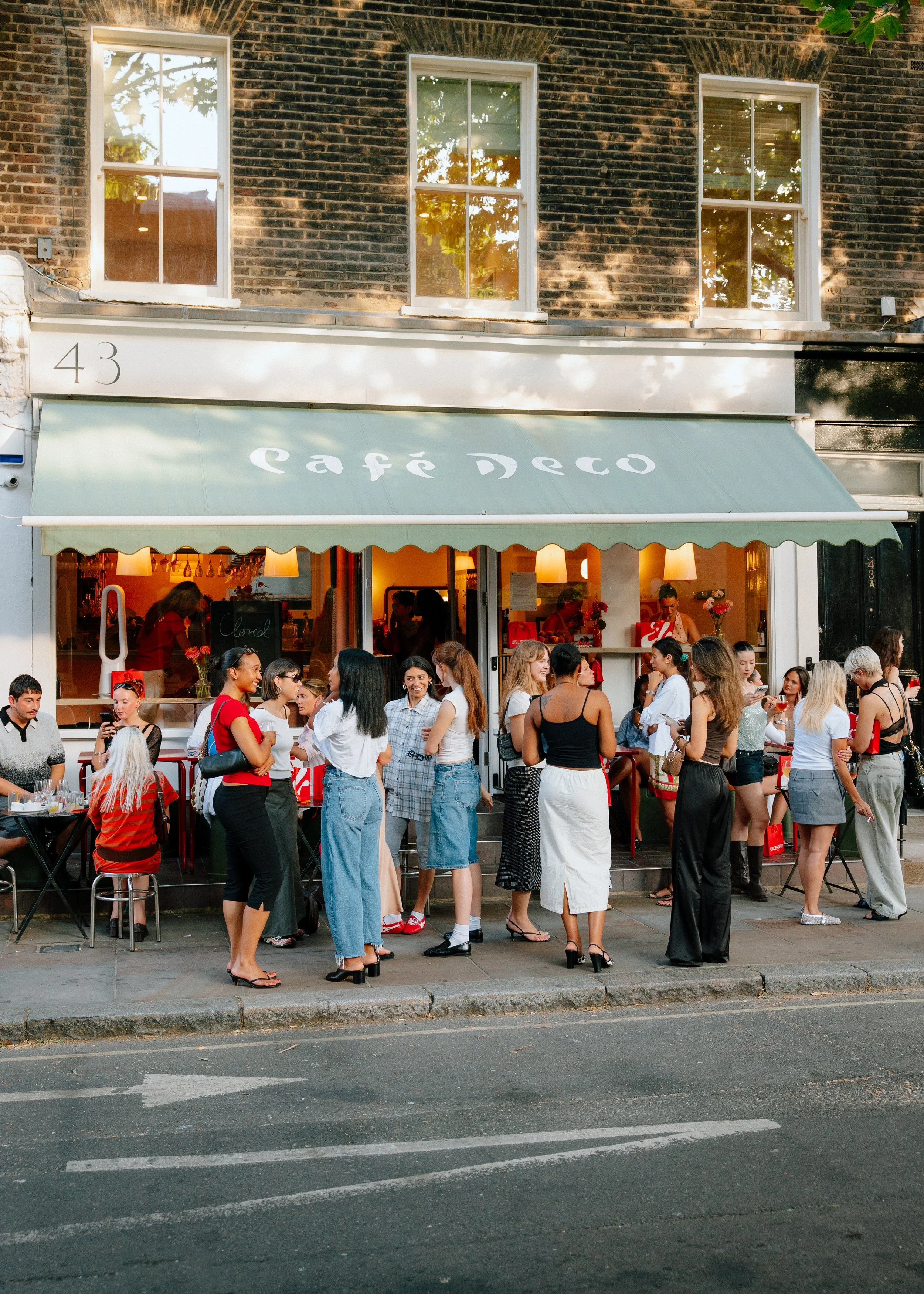 UnderdaysCafeDecoEvent-OliviaCheneryPhotography-87.jpg