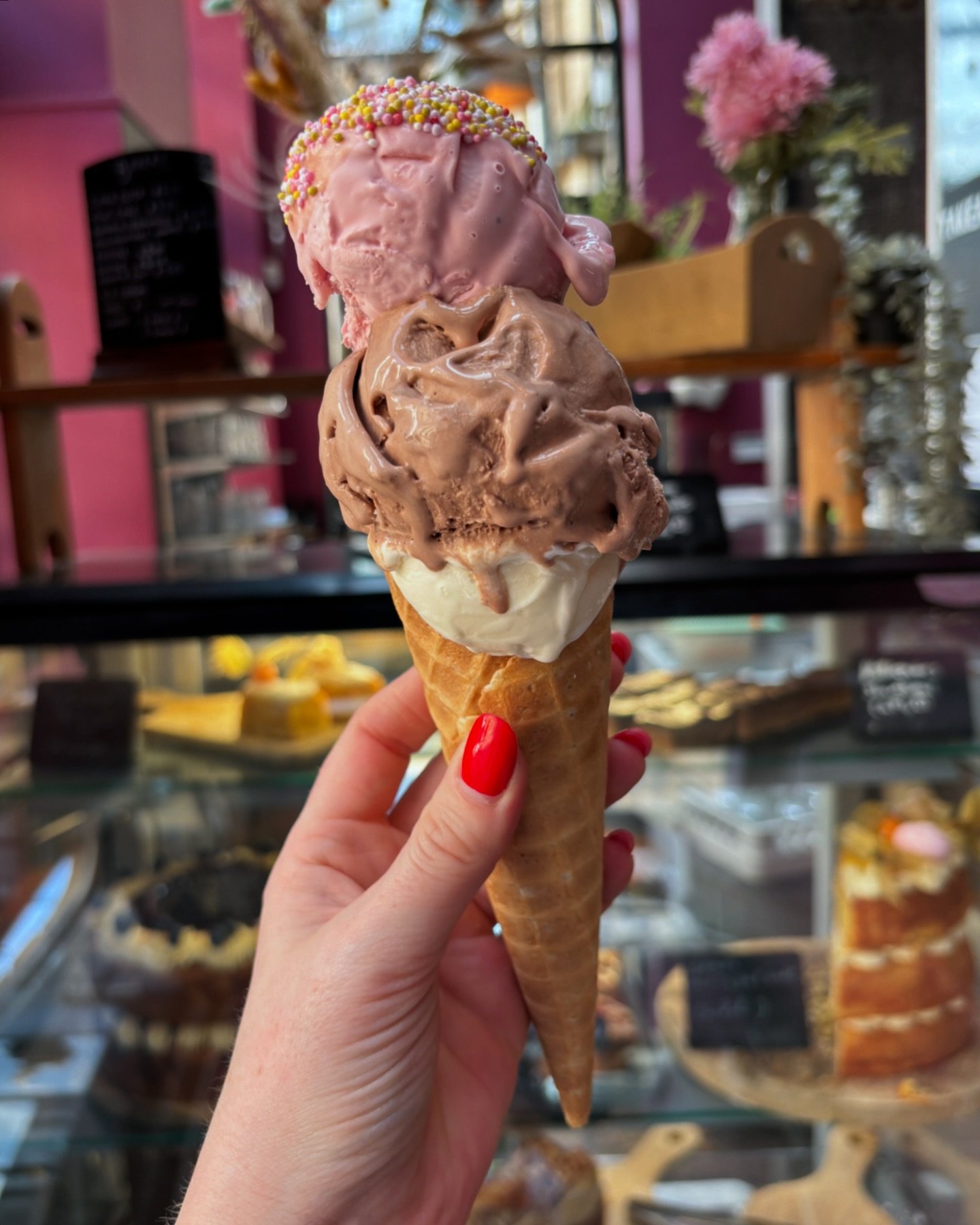 Only one way to keep cool in this weather 🥵🍦 (ice cream duuhh!) Available every day to sit in or takeaway.

#brunch #brunchglasgow #glasgowfood #glasgowcafe #glasgowbakery #singlend #breakfast #breakfastglasgow #visitglasgow #visitscotland #bakery 