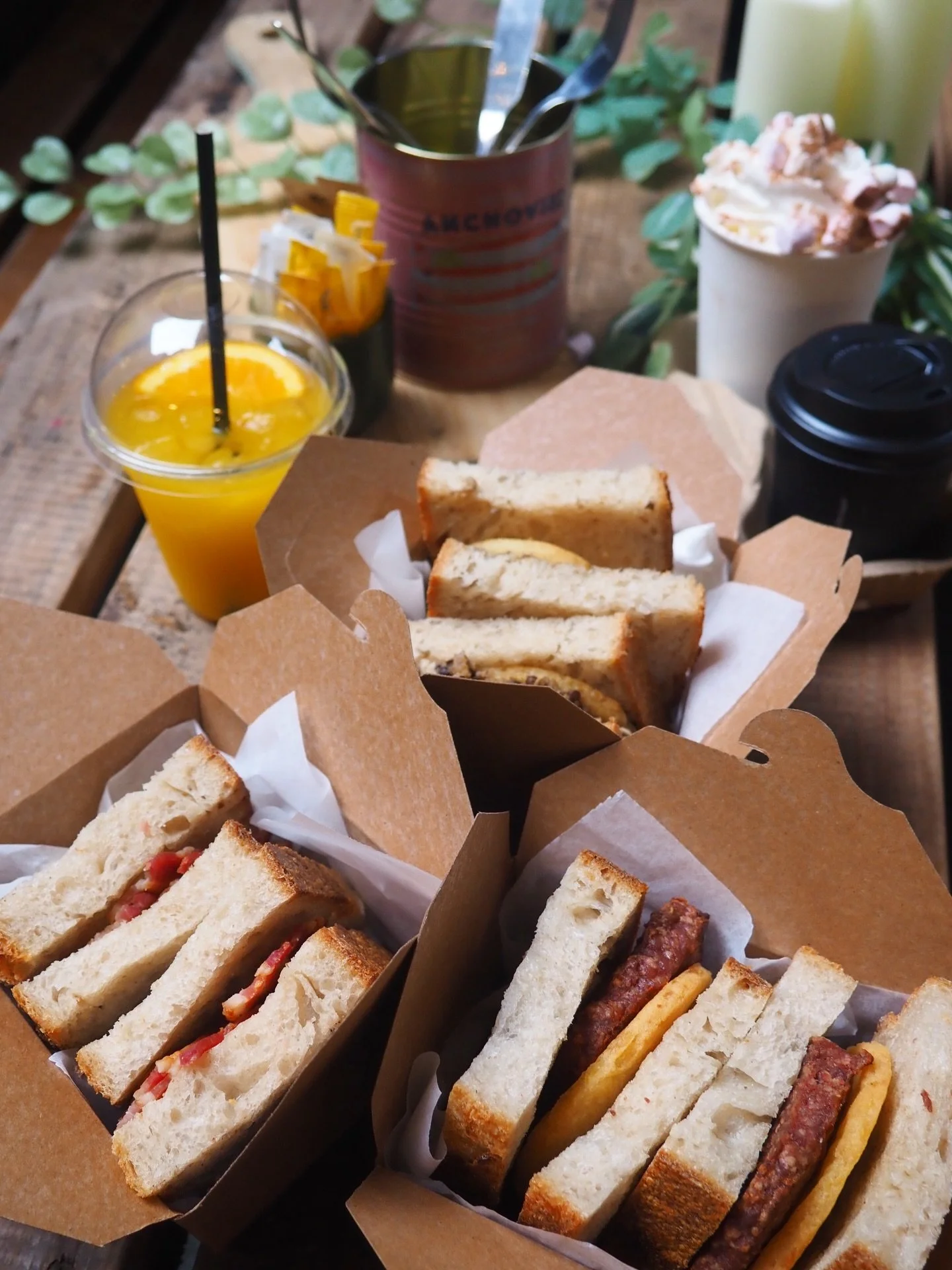 BREAKFAST SANDWICH &amp; COFFEE 📣
freshly prepared, hearty breakfast? We&rsquo;ve got ya 🙌🏼

Grab our breakfast sandwich to sit in or takeaway from only &pound;7.50! Have it your way, with veggie options available 👀

📍Available in Garnethill onl