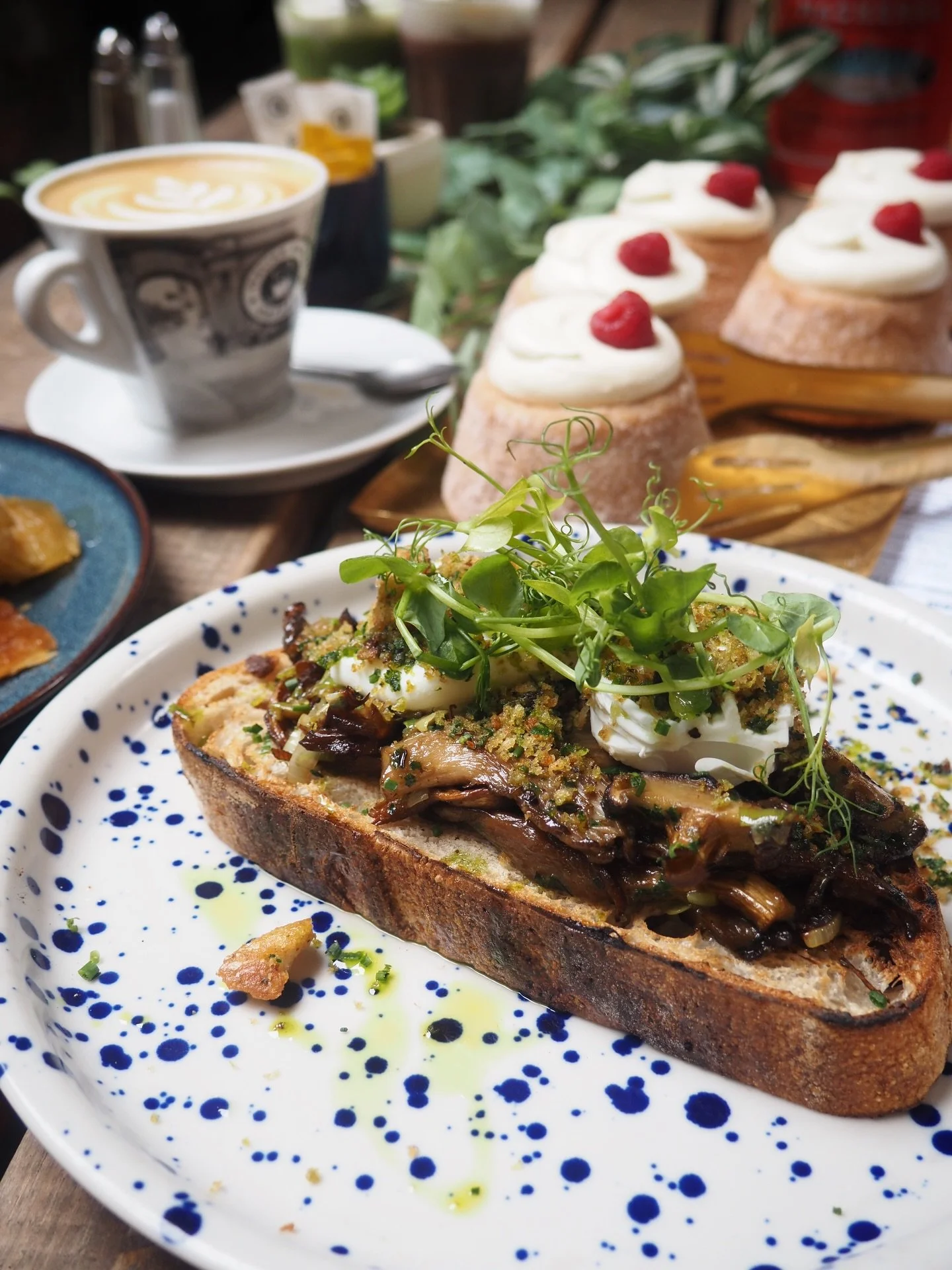 BANK HOLIDAY WEEKEND BRUNCH PLANS..? 
Garnethill has it sorted! 

🍄&zwj;🟫Spring Toast (roast woodland mushrooms,leek, poached eggs, thyme and lemon pangrato)
🍎Apple Tarte Tatin French Toast (caramelised apples, mascarpone cream, cinnamon puff past