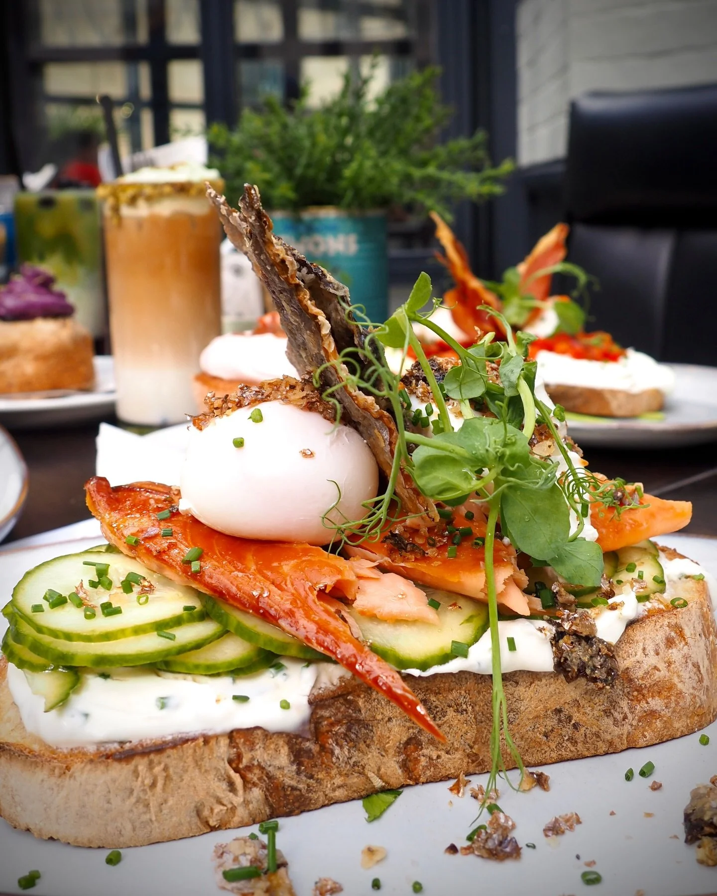 EAT YOUR SKINCARE🥒✨

Flaked smoked salmon, dill &amp; chive cr&egrave;me fra&icirc;che, cucumber, poached eggs, crispy salmon skin&hellip; all on toasted sourdough

Perfect for when you&rsquo;re feeling something a little healthier - we&rsquo;ve got