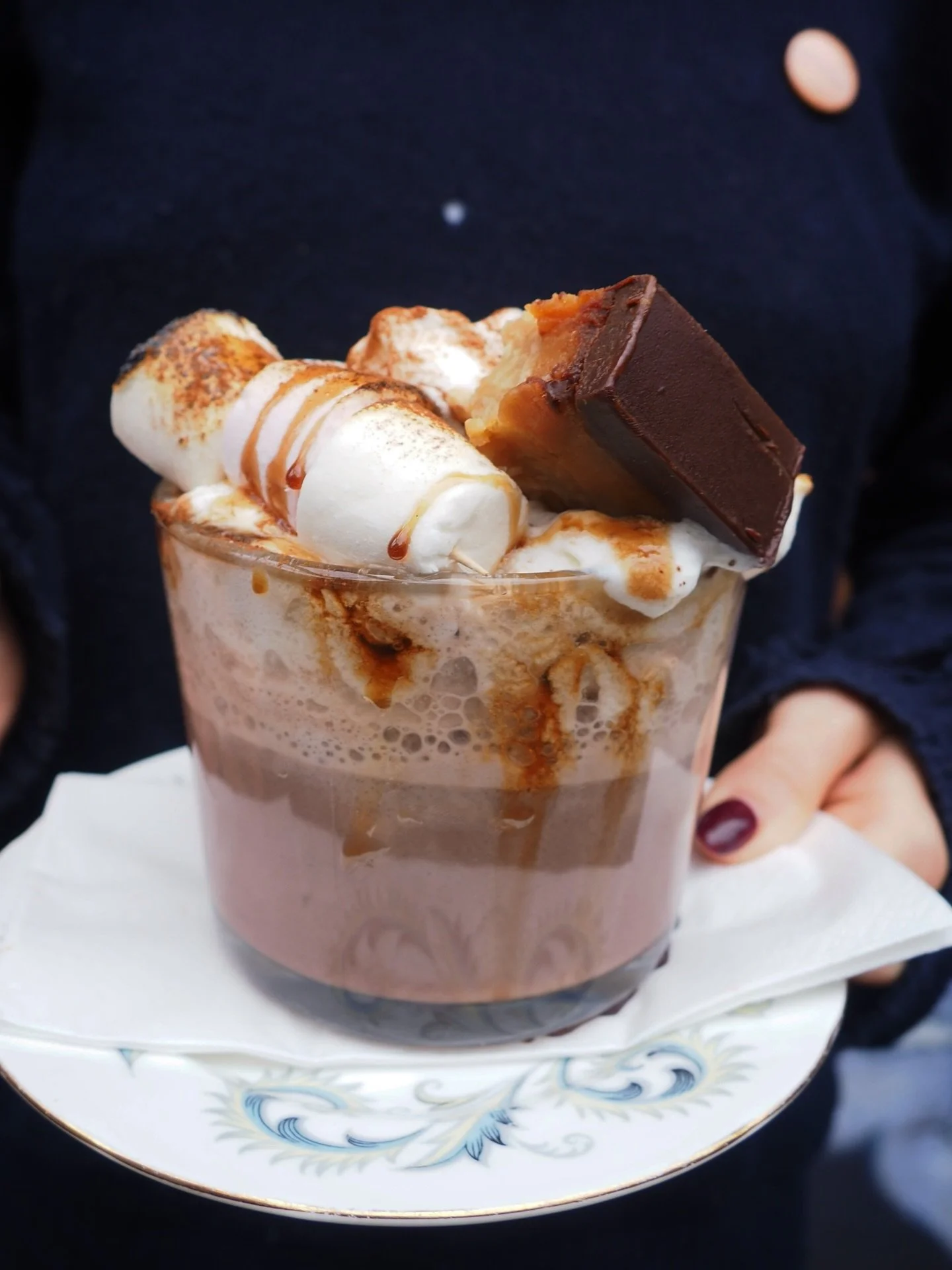 When the weather dips.. we&rsquo;re going with millionaire shortbread hot chocolate! ☕️ 🍫

Millionaire shortbread has been a Garnethill cake table classic since day one 😮&zwj;💨 (10 years ago!)

Now we&rsquo;ve got millionaire shortbread hot chocol
