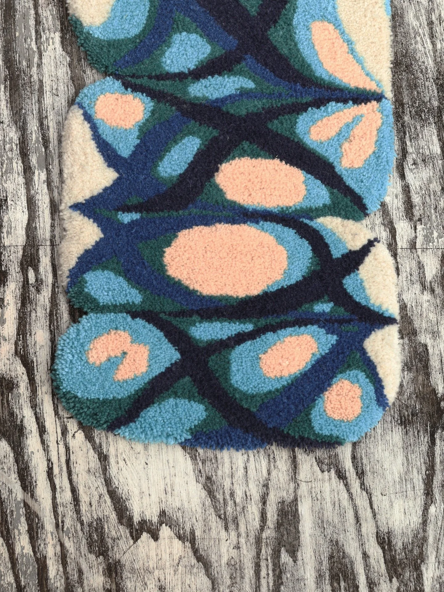 pattern study no.3
68 x 40 cm

made during my residency at @drivingcreekpottery 

i've been exploring structures behind the patterns
start looking and you'll see patterns everywhere
micro-macro

lately i've been following patterns that feel natural t
