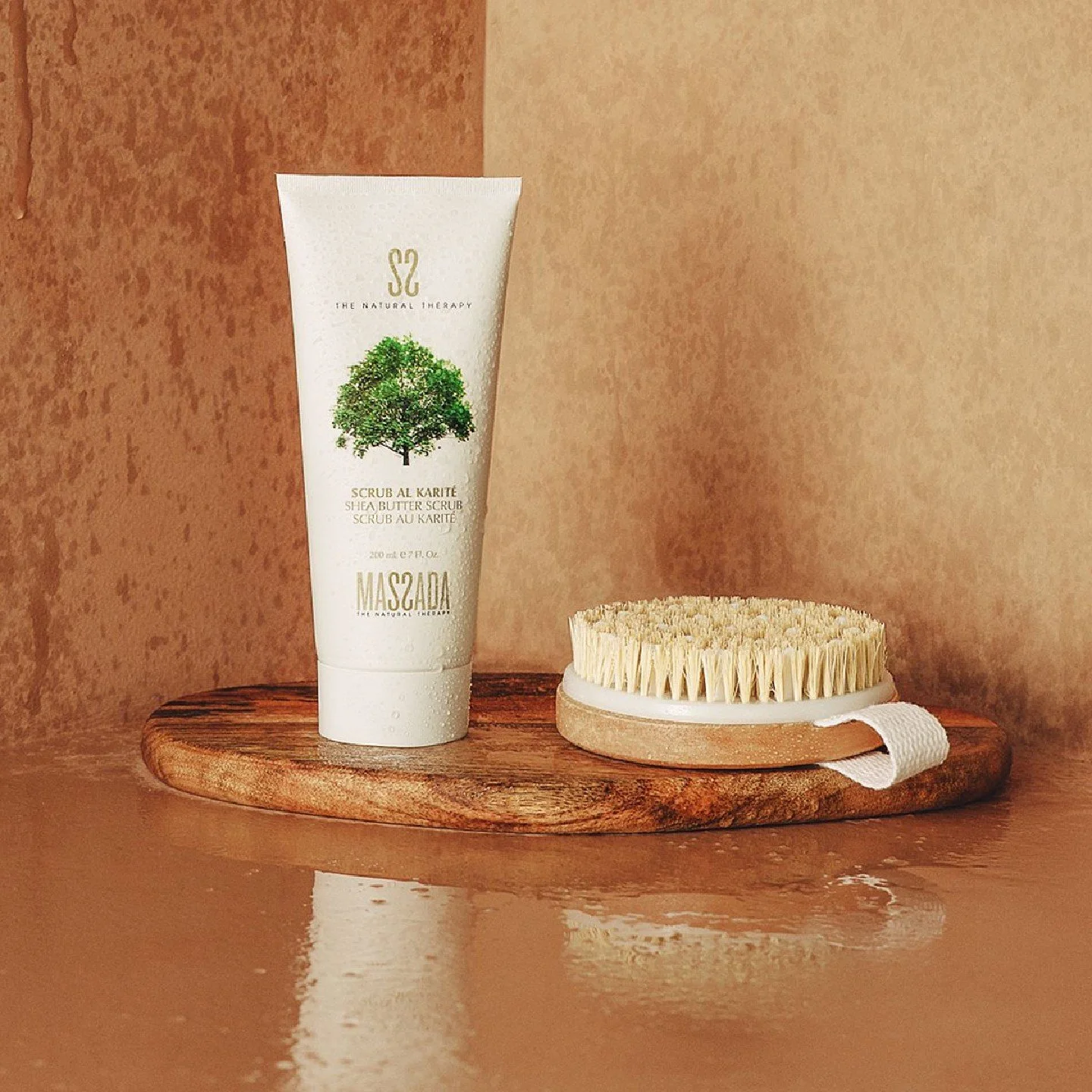 🌞 Jetzt ist die perfekte Zeit, um sich auf die warme Jahreszeit vorzubereiten! 
Vergiss nicht, deine Beine schon jetzt mit waxing und regelmäßigem peelen zu verwöhnen. So bleiben sie glatt und frei von eingewachsenen Härchen.