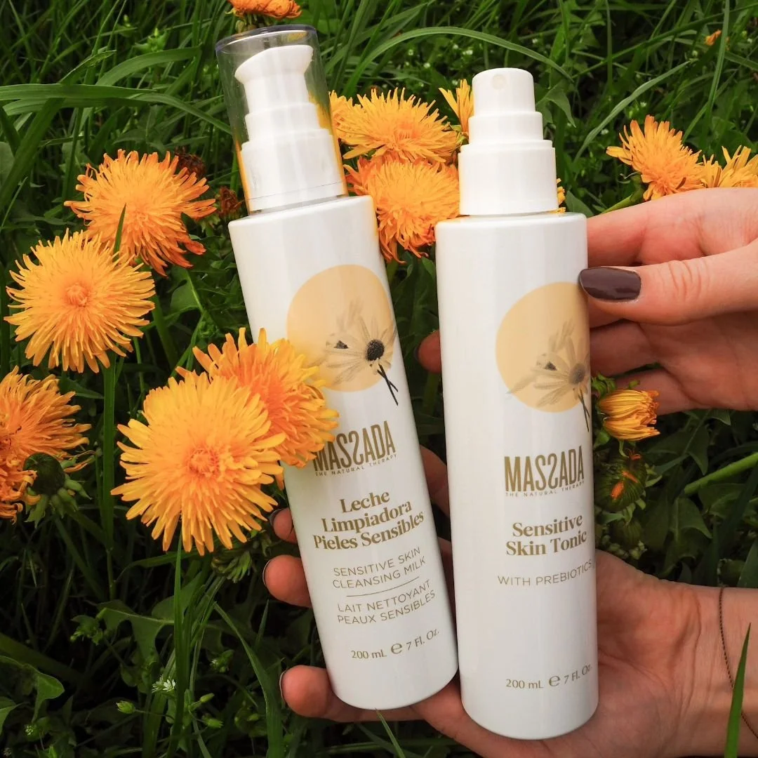 Ein unschlagbares Duo 💛
Sensitive skin cleansing milk  und Sensitive skin tonic
Die beruhigende und hydratisierenden Eigenschaften machen die Linie Sensitive skin von Massada zur perfekten Verbündeten der empfindlichen Haut!
.
.
.
#sanak