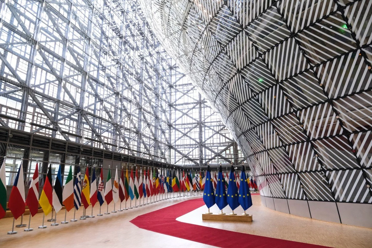 Aizpildi aptauju par elektroniskajiem rēķiniem no Eiropas Komisijas