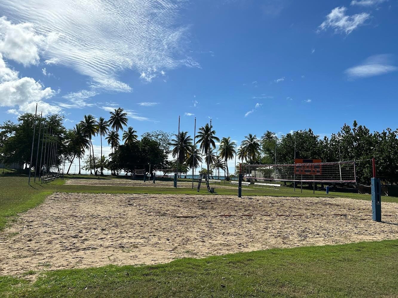 &iexcl;El voleibol de playa es un deporte muy emocionante! 😀 La combinaci&oacute;n de arena, sol y una jugabilidad intensa hace que sea incre&iacute;blemente divertido verlo o jugarlo. 🏐