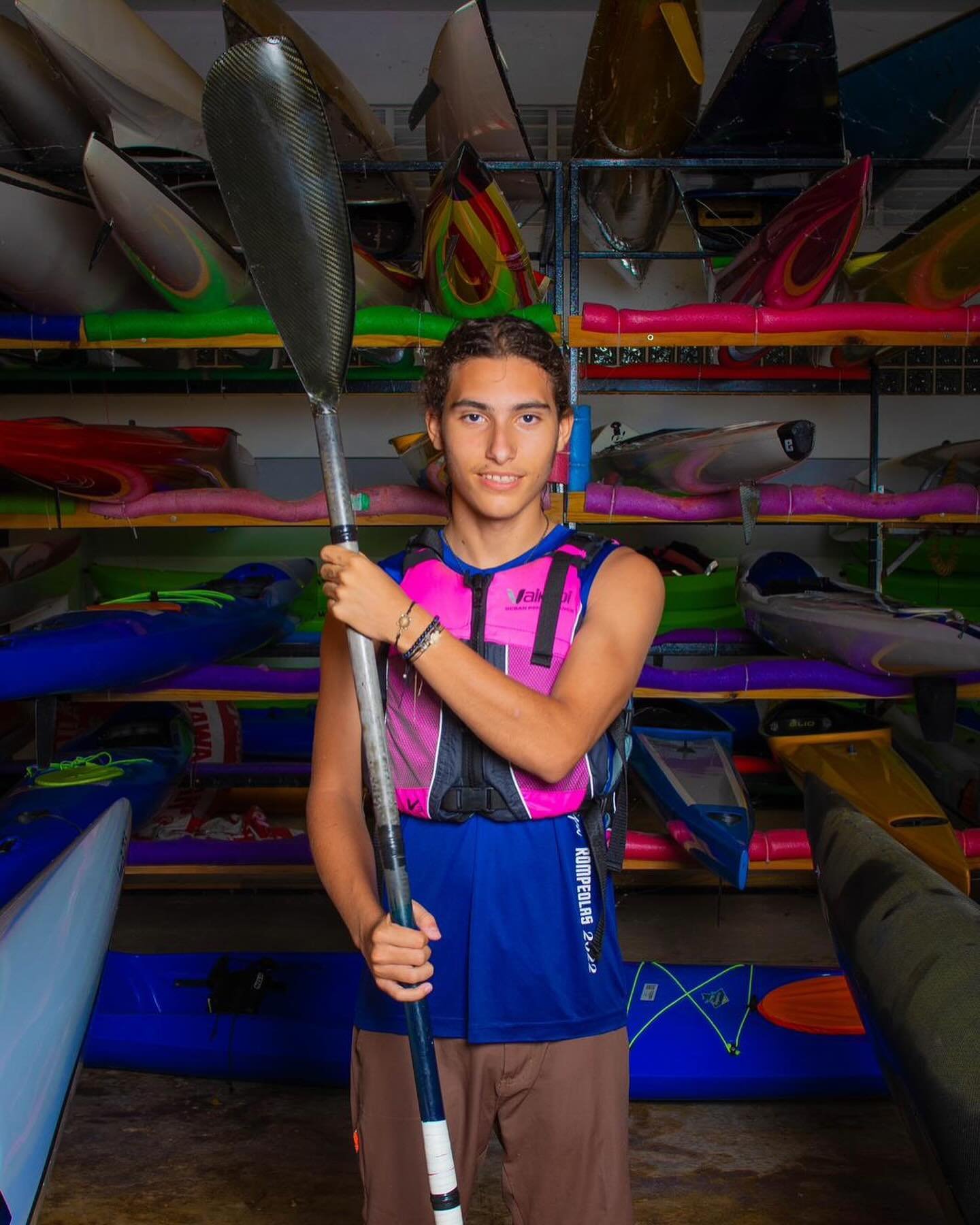 En ruta al Ocean Challenge: Sebasti&aacute;n Acosta 

&quot;Tengo 15 a&ntilde;os y he estado practicando kayak por 2 a&ntilde;os. Me gusta mucho la m&uacute;sica y obvio me gusta el kayak, practico la guitarra y tambi&eacute;n me gusta armar Los Gund