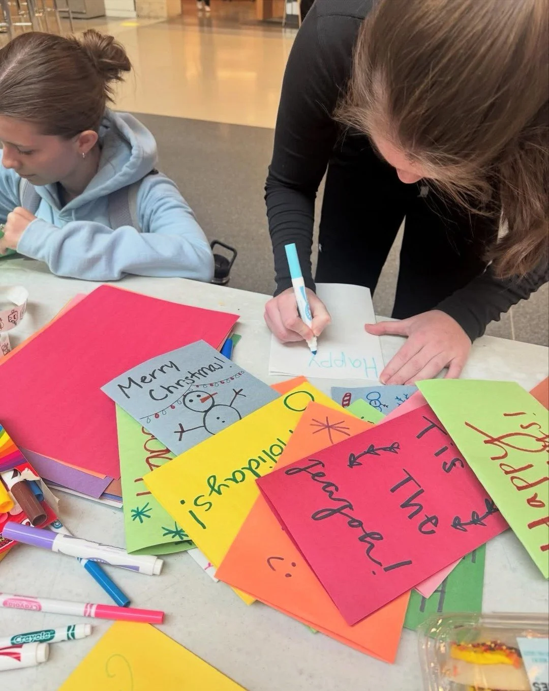 Student spotlight! Proud of @scda_uncasod for gathering together during this holiday season and writing holiday cards for local nursing homes near UNC Adams School of Dentistry!