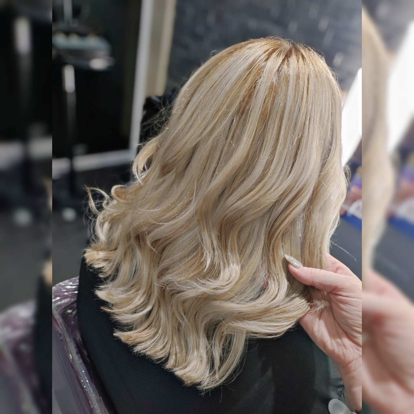 Taking the lovely Leanne from a full head highlights to a full head blonde with a root tap 😍
.
.
.
hair by @alison_touchedhb 
.
.
@olaplex @labelmworld @ghdhair @wellahairuki