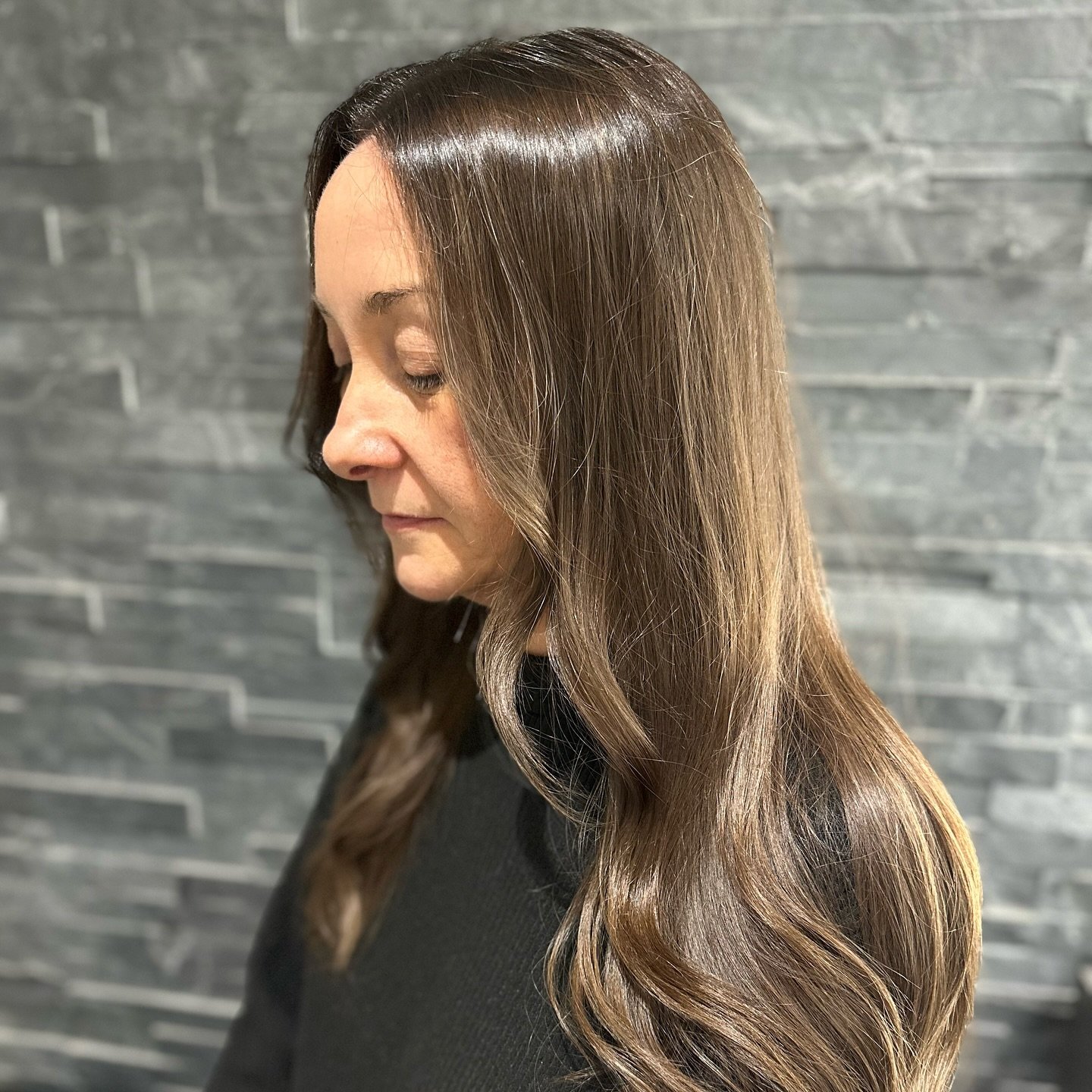 💥 Take one blonde, add a little brunette spice, and voil&agrave;&mdash;a fabulous birthday bombshell is born! 🎉🔥

Happy Birthday Rachel, Here&rsquo;s to new hair and another year around the sun! ✨💇&zwj;♀️

#BirthdayTransformation #HairGoals #Blon