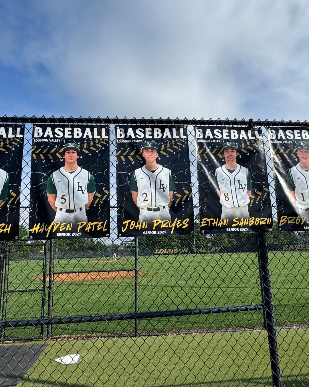 One night isn't enough to capture the essence—senior banners honor a season of hard work and dedication. With winter sports approaching, it's time to celebrate your seniors with a unique, customized senior banner.
Let’s create your banne