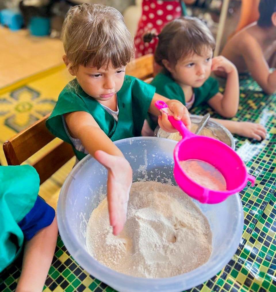 The sifting of the flour and the careful kneading are essential steps in the alchemy of breadmaking, where every movement brings us closer to the magic of a perfect loaf. 🍞✨

#kohphanganparents #circleofsunkindergarten #circleofsunphangan #kohphanga
