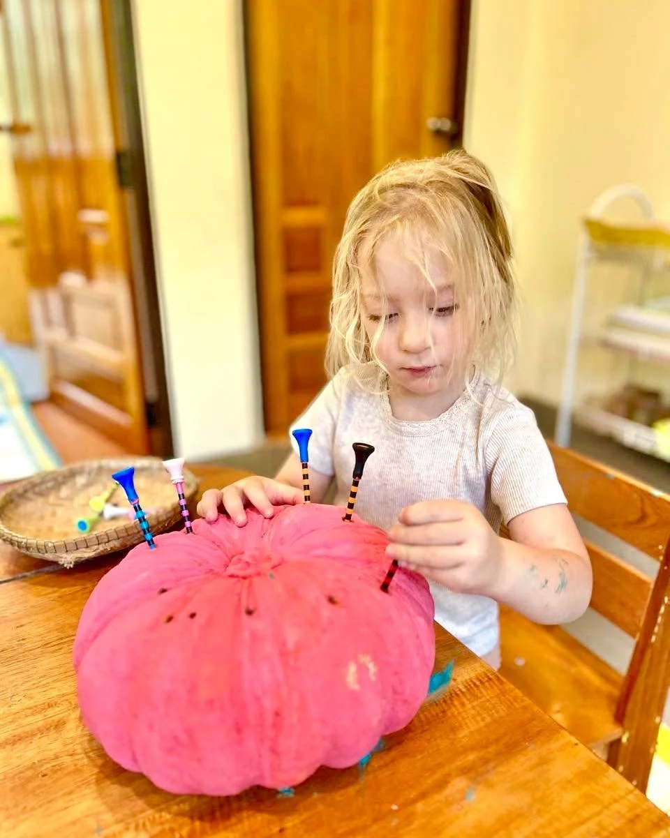 💗Pumpkin Hammering 🔨

Our curious learners had so much fun exploring a hands-on fine motor activity, hammering and pushing colourful pegs into a soft surface 

This engaging task helps children develop hand&ndash;eye coordination, concentration, an