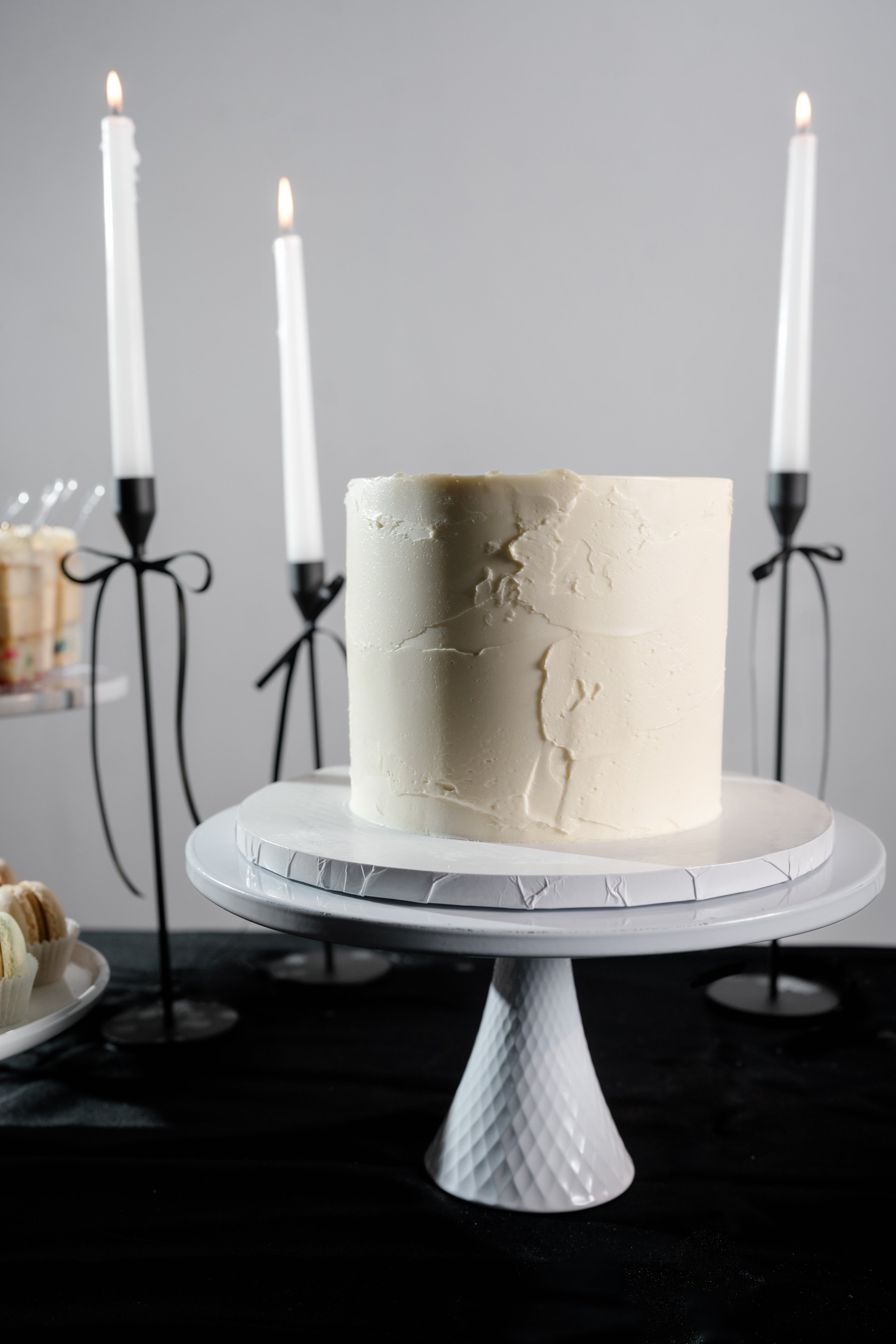 ECBG Cake Studio Custom Chicago Bakery Cakes White Wedding 15.jpg