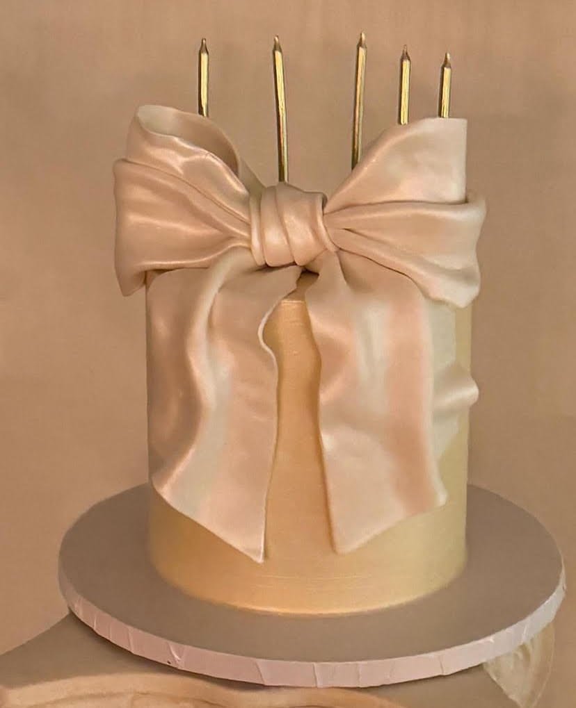 ECBG Cake Studio Custom Chicago Bakery Cakes BOWtiful Cake 4.jpg