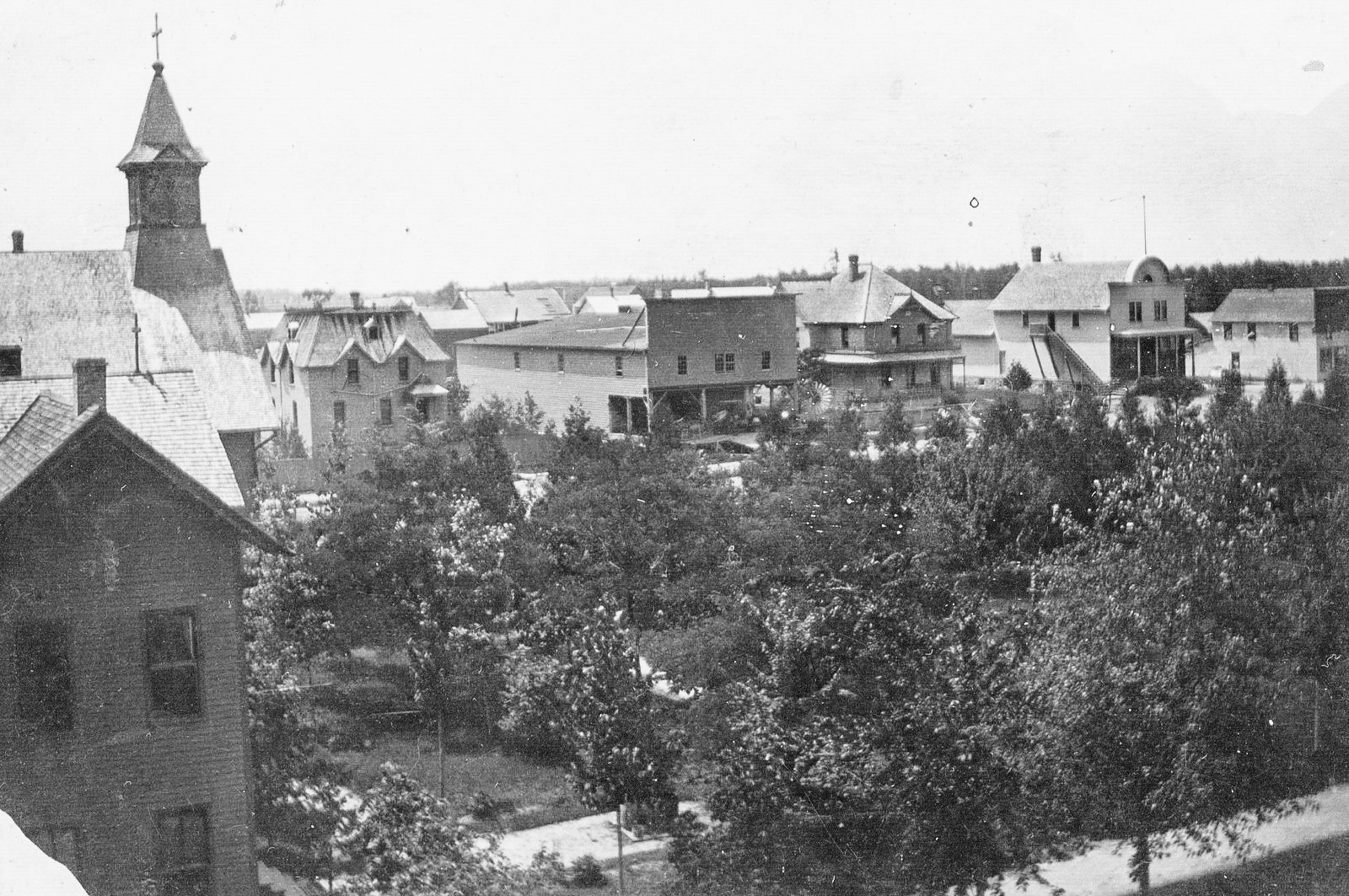 c1905 ABVM First church and Pulaski Street to the south c1905.JPG