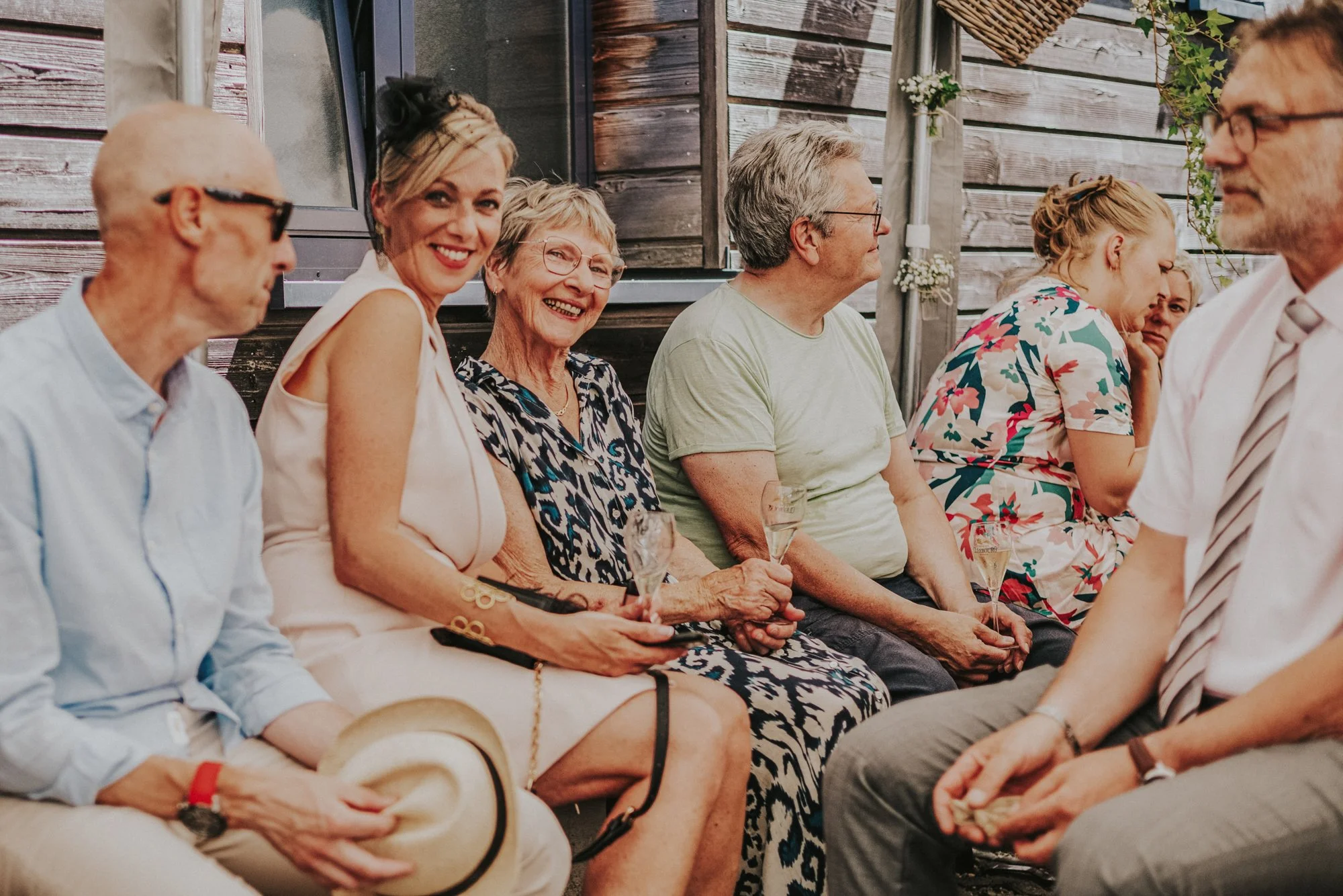 133_hochzeitsgaeste beim Feiern-16.jpg