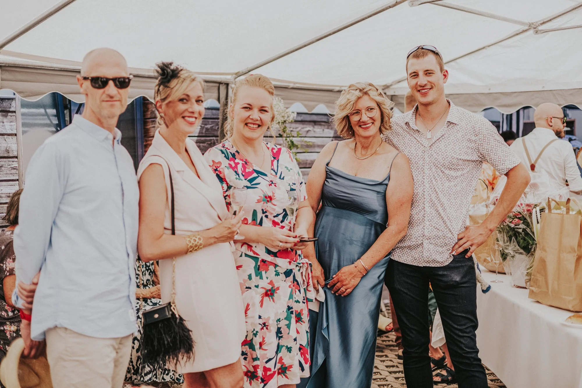 122_hochzeitsgaeste beim Feiern-15.jpg