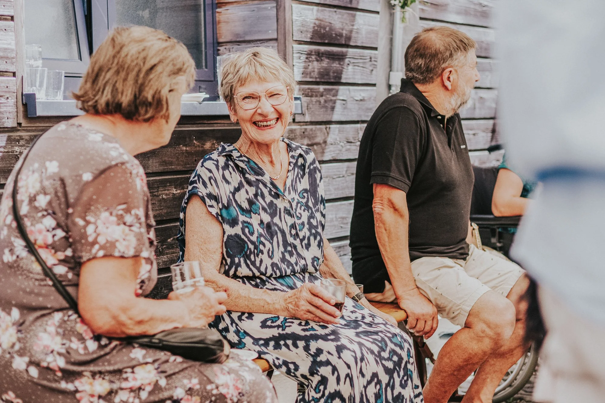 140_hochzeitsgaeste beim Feiern-13.jpg