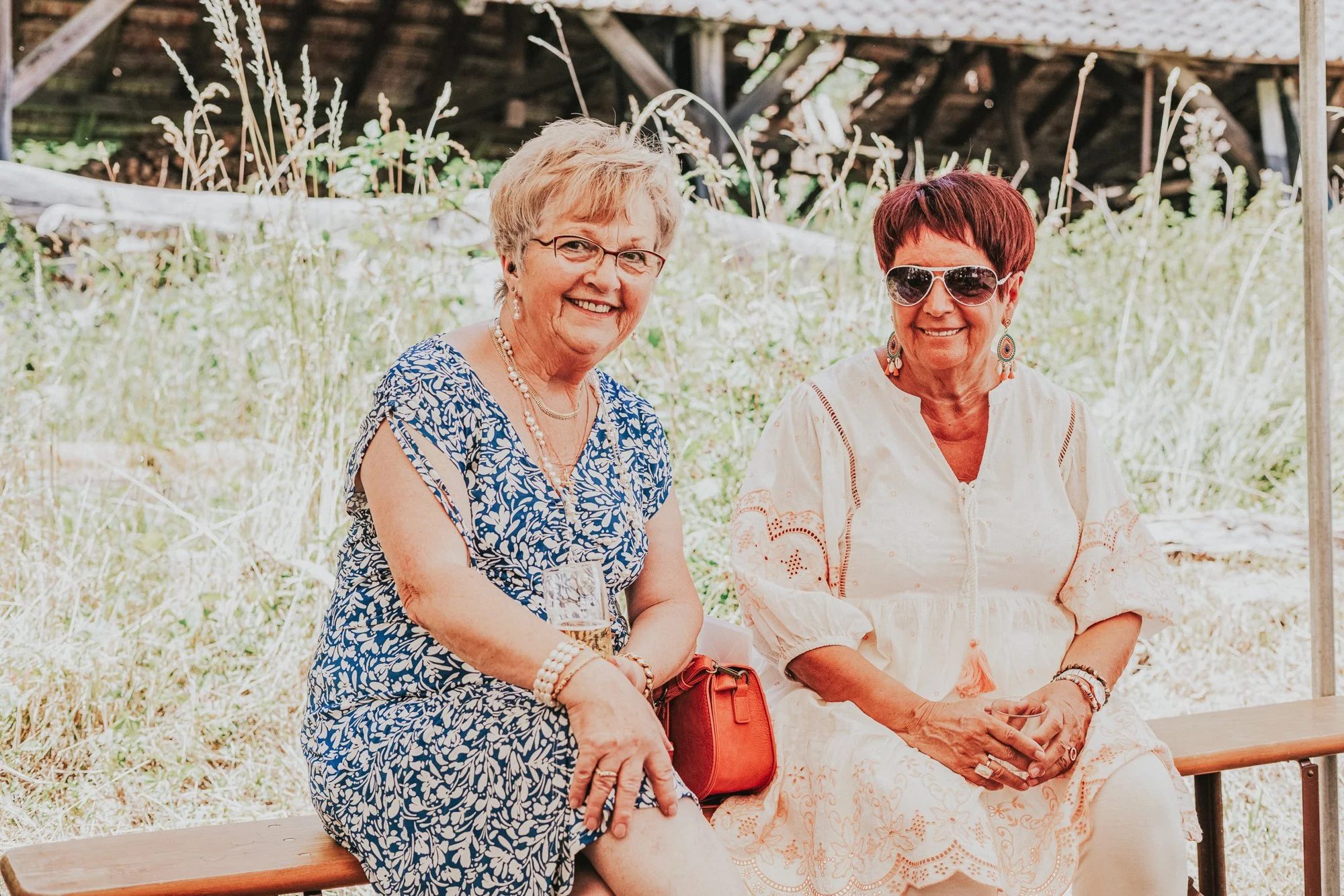 126_hochzeitsgaeste beim Feiern-6.jpg