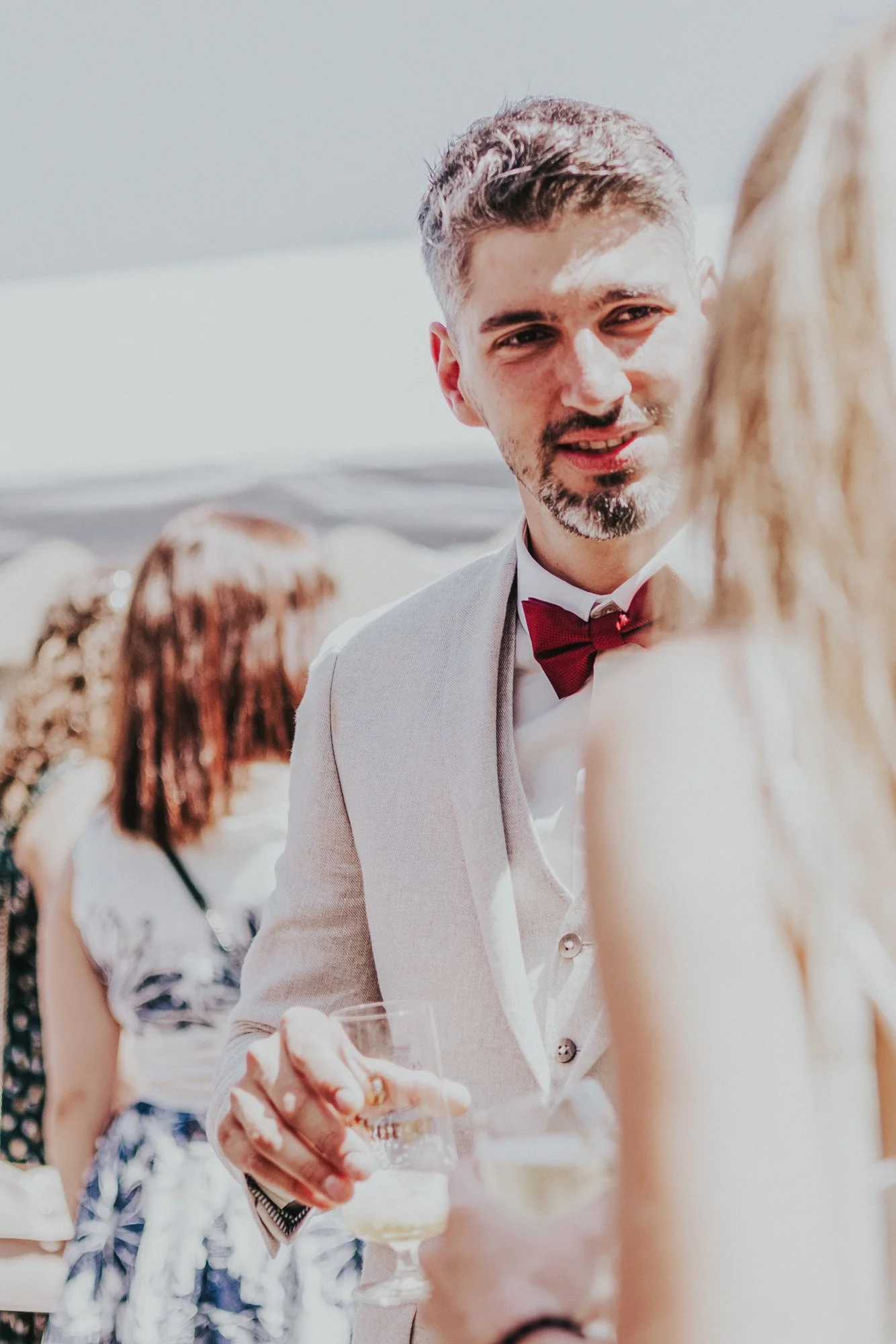 125_hochzeitsgaeste beim Feiern-10.jpg