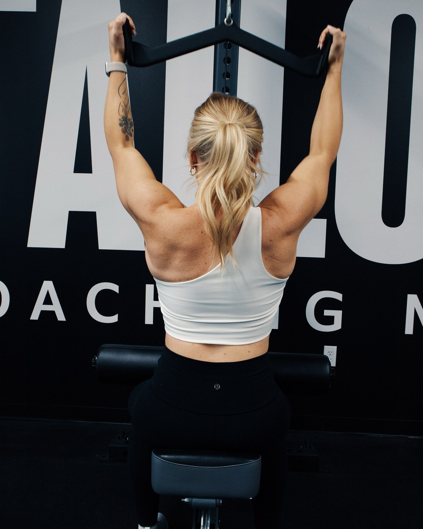 Strong backs aren&rsquo;t just for the boys and if you&rsquo;re like &ldquo;dang, I want carry all my grocery bags inside with one trip, kinda fit&rdquo;&hellip;don&rsquo;t skip your upper body days😉

Some of my favorite exercises for a stronger bac