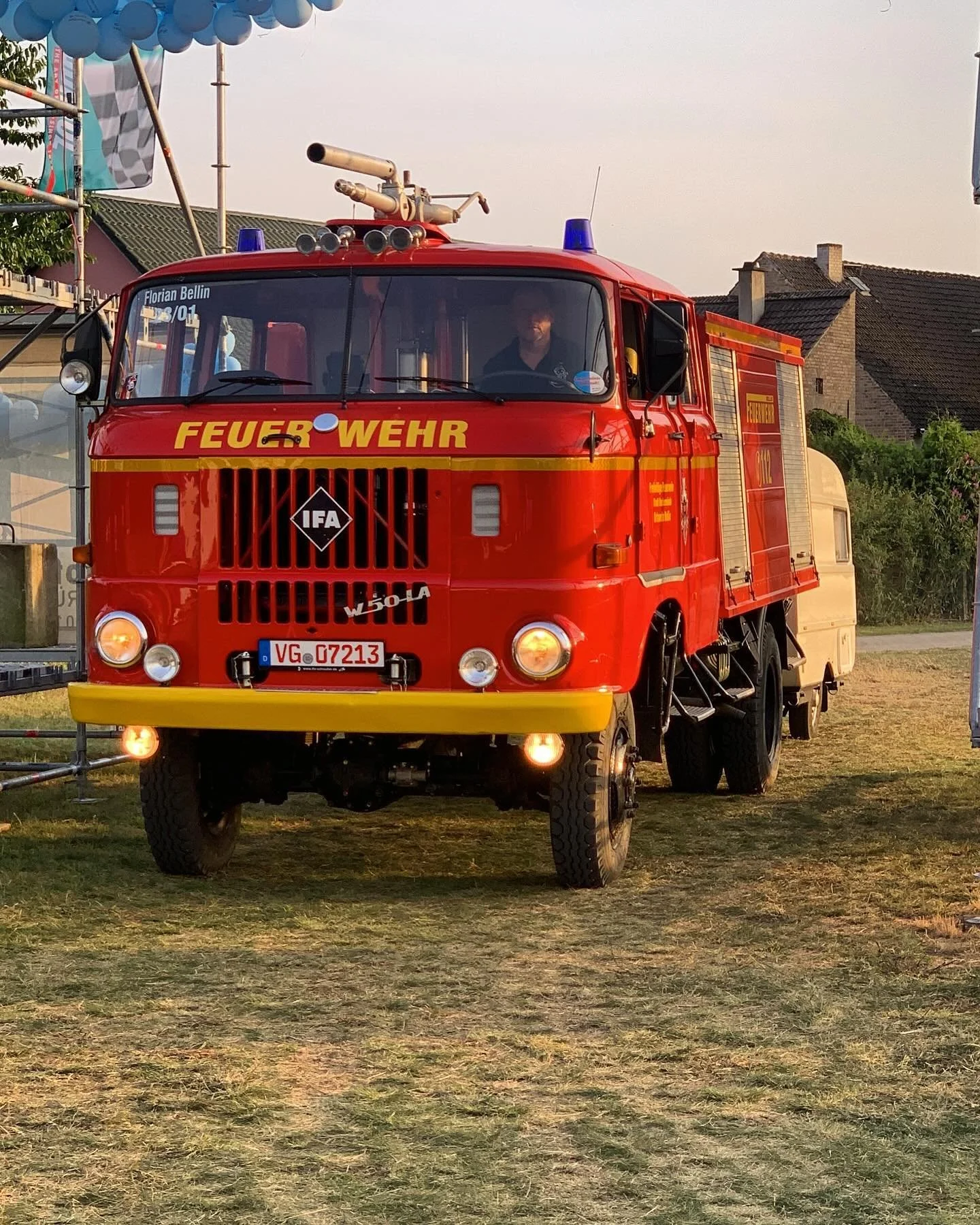 Tat&uuml;tata die W50 Feuerwehr ist da ! #trabantundvwbustreffen #w50 #l60 #feuerwehr #blaulicht #oltimertreffen #p&auml;litzsee #kleinzerlang