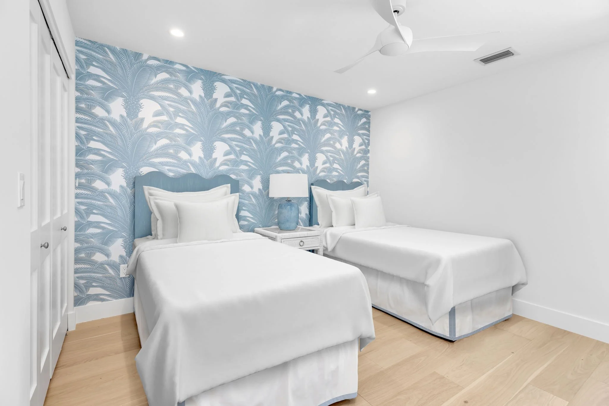 1-web-or-mls-15411 Captiva Dr-02.jpg