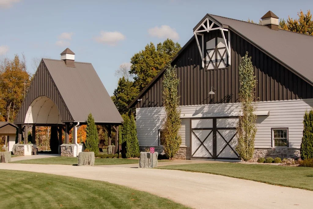 💍 Just in case you know anyone who might be looking for a wedding venue in Southwest Michigan this holiday season&hellip;

Please give this post a &lsquo;Share&rsquo;

💐 Transparent packages and pricing on our website (we won&rsquo;t annoy you for 