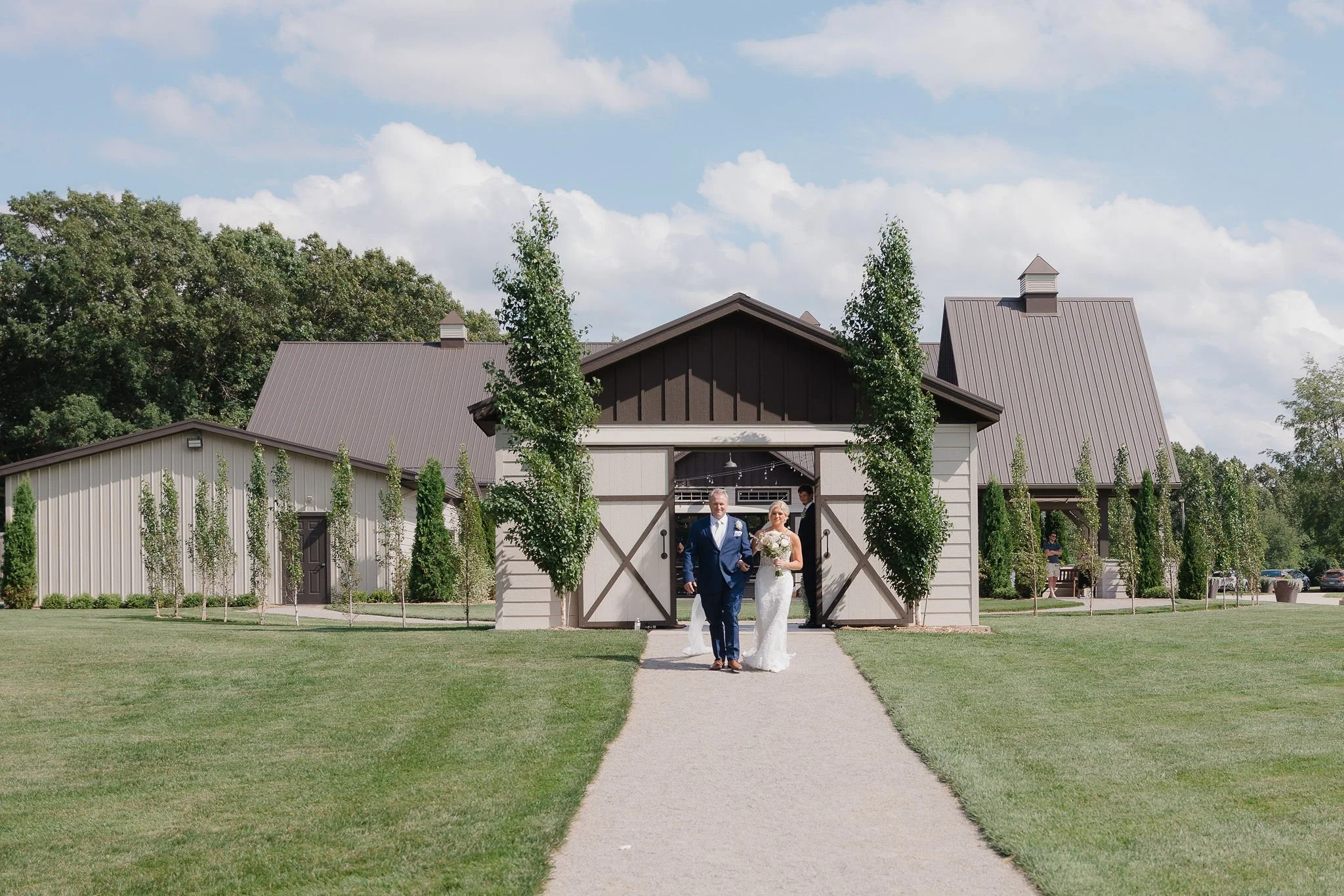 Hello Southwest Michigan brides 🤍

Walking out from the barn doors and down this aisle is how ceremonies begin here &mdash; everything already set, lined, and in place without needing to bring anything in.

If you were planning your ceremony, would 