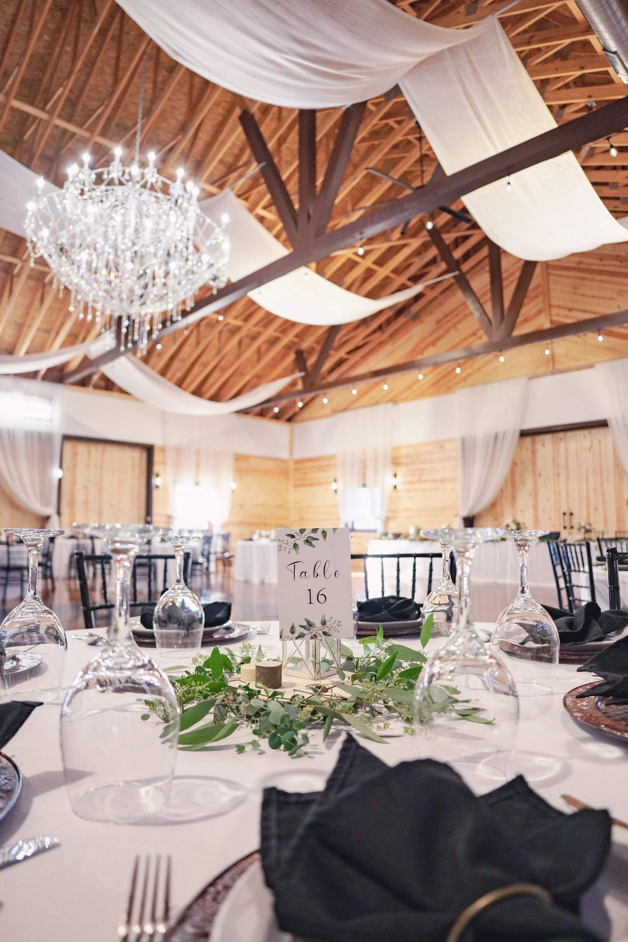 table setting for barns for weddings michigan