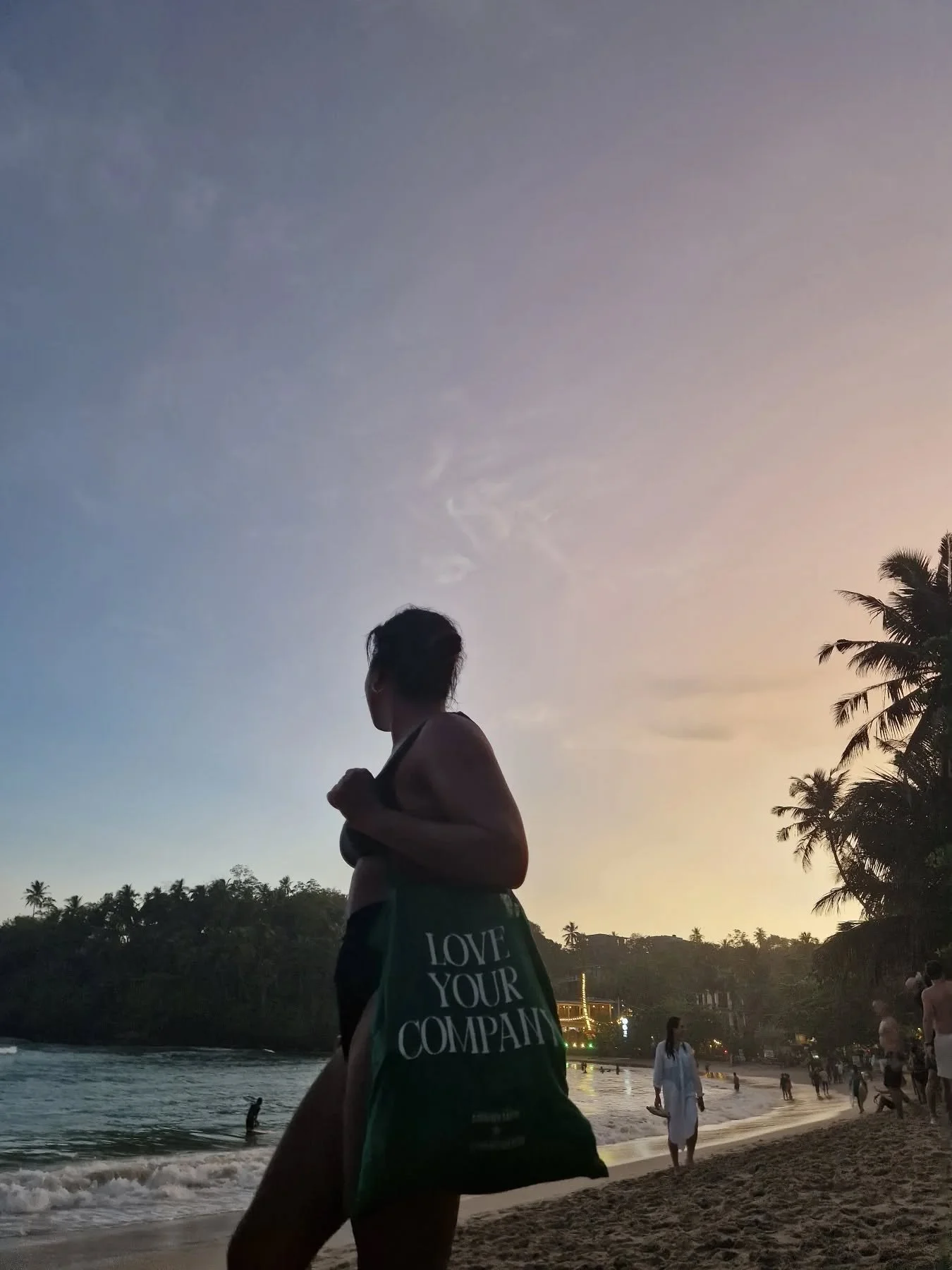 ✨art directing✨ and commentary 📸 🛍️😇✨

&pound;5 tote bags on the website 🤝🏽👜
[ www.loveyourcompany.co.uk/shop ]
.
.
.
love your company, love your company merch, lyc tote, lyc, love your company gift, prompt cards