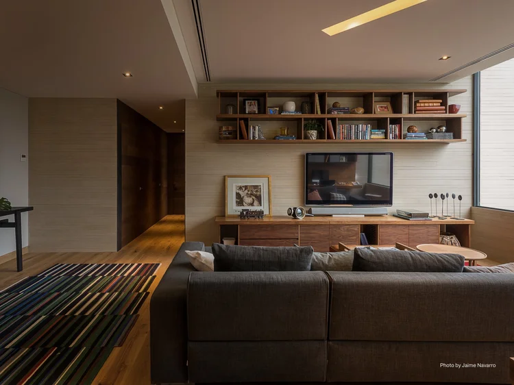 Living room with wood media wall (Latin America Residence, Latin America): Ketra G2 linear fixtures and HomeWorks QSX