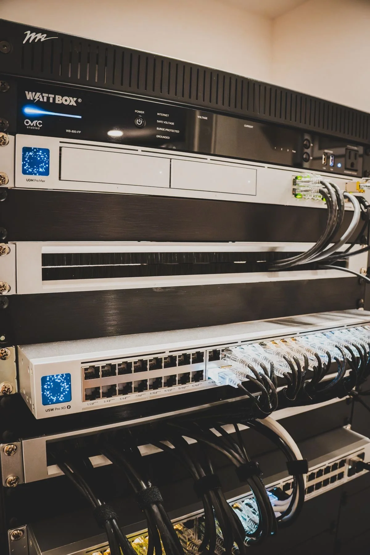 Rack with a power conditioner above network switches and dressed cables