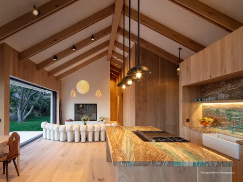 Kitchen with vaulted beamed ceiling, Hamptons Barnhouse