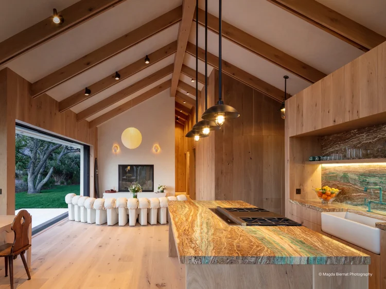 Kitchen with vaulted beamed ceiling (Hamptons Barnhouse, Hamptons, NY): Ketra recessed spotlights and Lumaris under-cabinet lighting