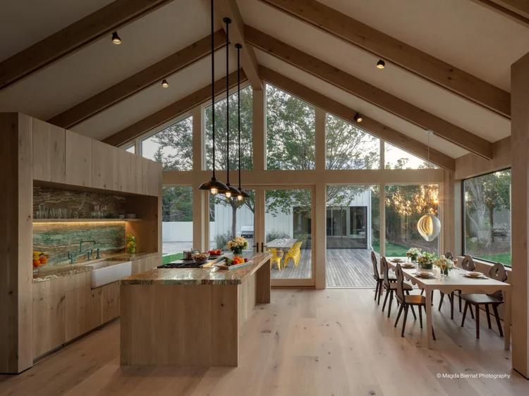 Kitchen and dining room with vaulted ceiling (Hamptons Barnhouse, Hamptons, NY): Ketra fixtures, Lumaris linear lighting and HomeWorks QSX