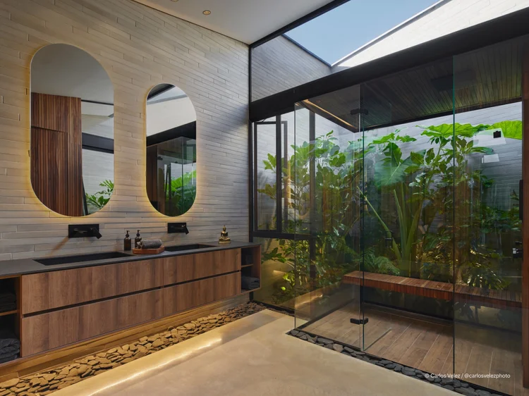 Bathroom opening to an indoor garden (Latin America Residence, Latin America): Ketra downlights, Lumaris linear accents and HomeWorks QSX