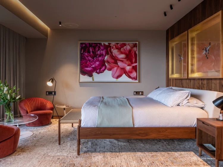 Bedroom with cove lighting and accent niches (Latin America Residence): Lutron smart lighting control